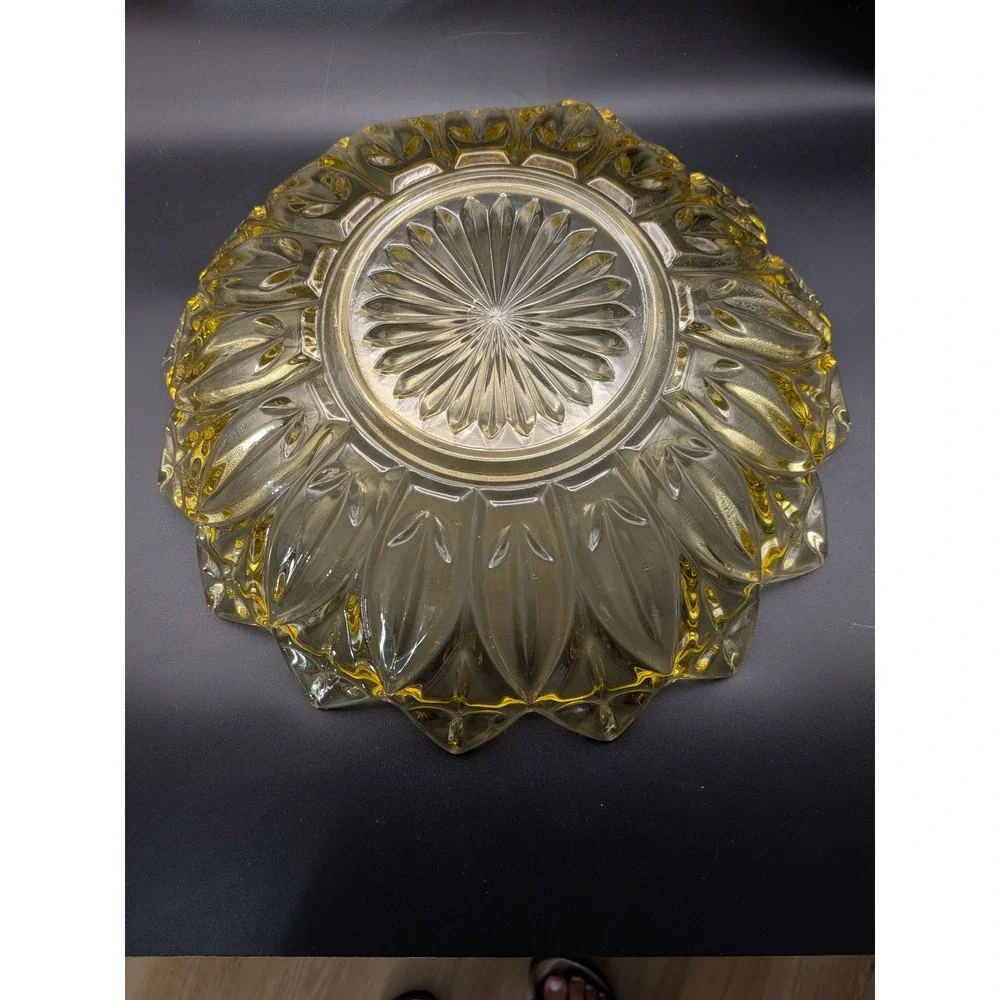 Vintage Carnival FEDERAL GLASS Yellow Flower Petal Pattern Bowl
